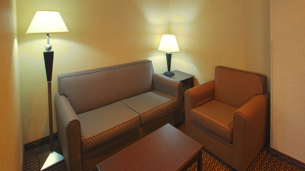 Holiday Inn Express & Suites Nampa - Idaho Center 50/78