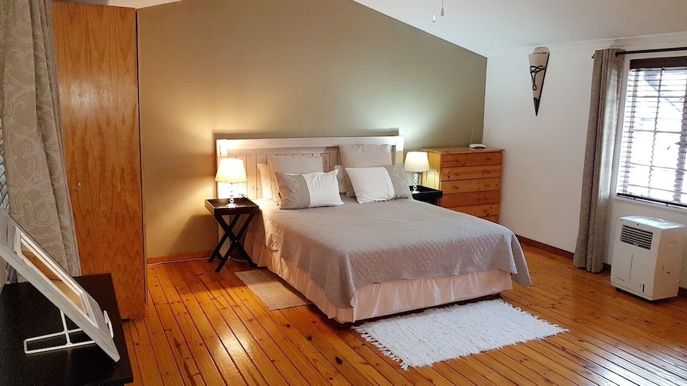1 BEDROOM, DELUXE, STUDIO, KITCHEN