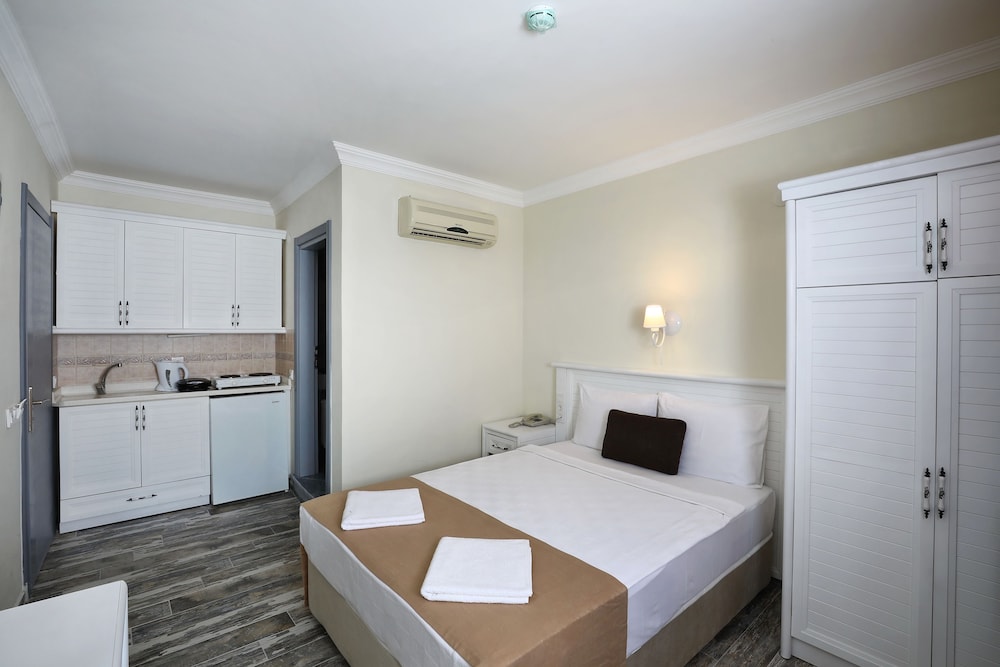 Summer Garden Suites And Beach Hotel 14/59