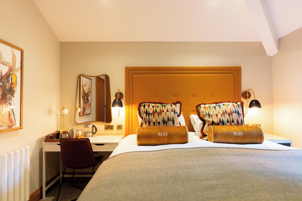 Lodge, King Bed, Hill View
