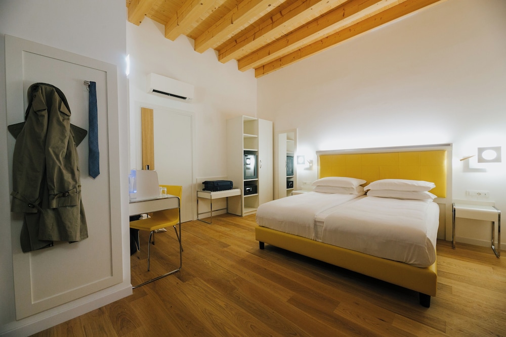 ROOM, DOUBLE BED, ANNEX
