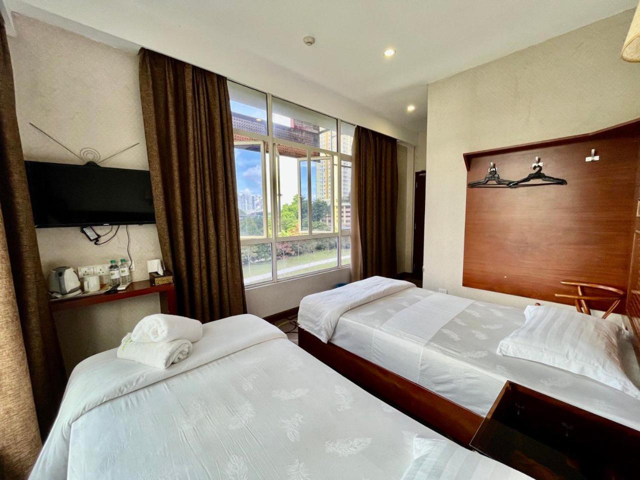 Fan Holiday Hotel 13/50