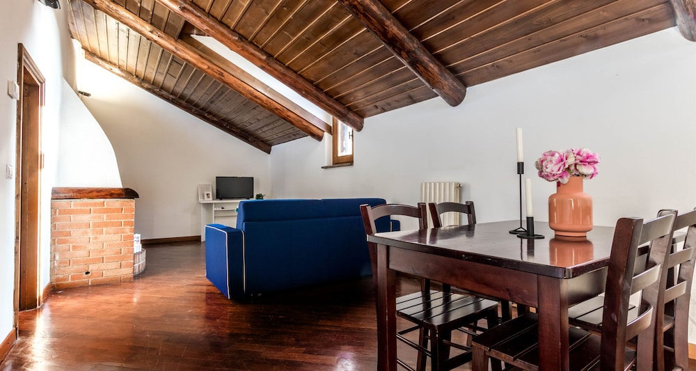 Altido Big Wooden Apartment for 6 near Milano Center 1/26