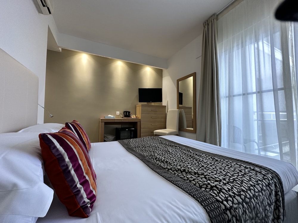 Hotel Revellata 10/50