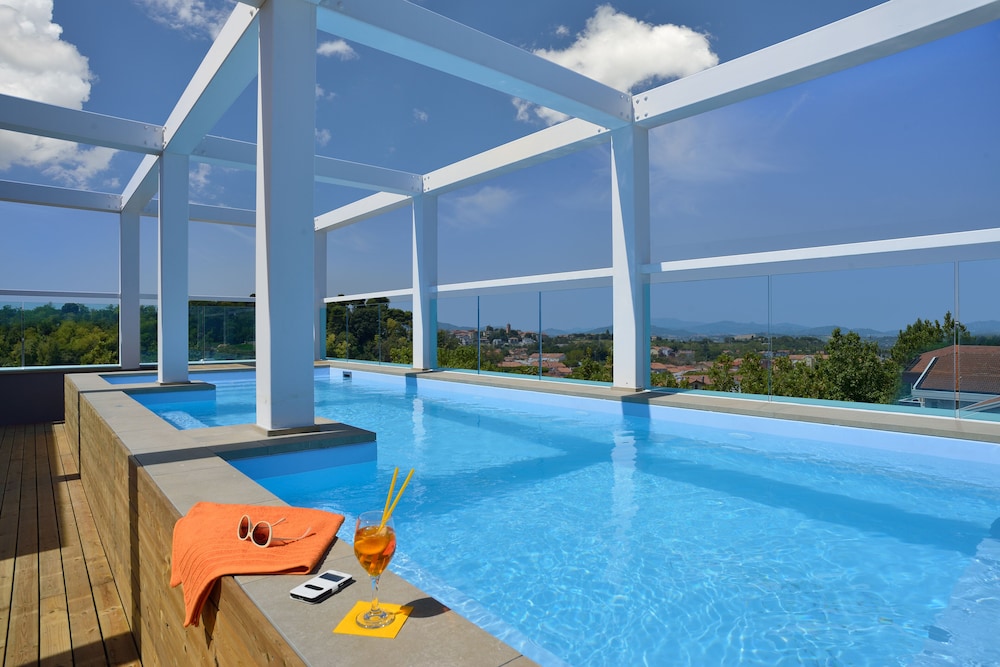 Embassy Hotel & Spa 13/43