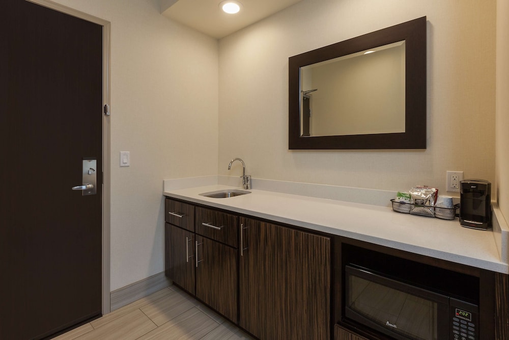 Hampton Inn Suites Bend 24/48