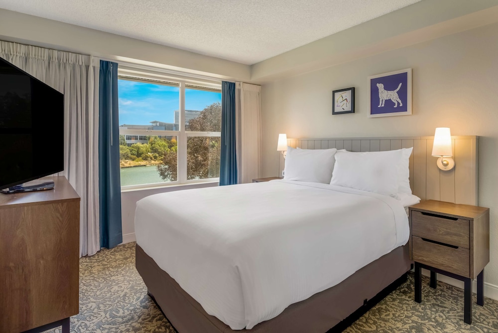 2 Bedrooms, Suite, 2 Queen Beds, Sofa, Accessible
