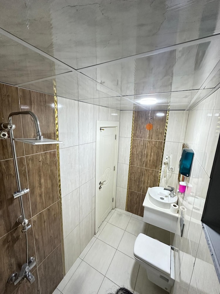 Grand Diamond Hotel 20/20