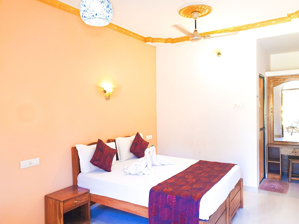Veronica Guest House 24/70