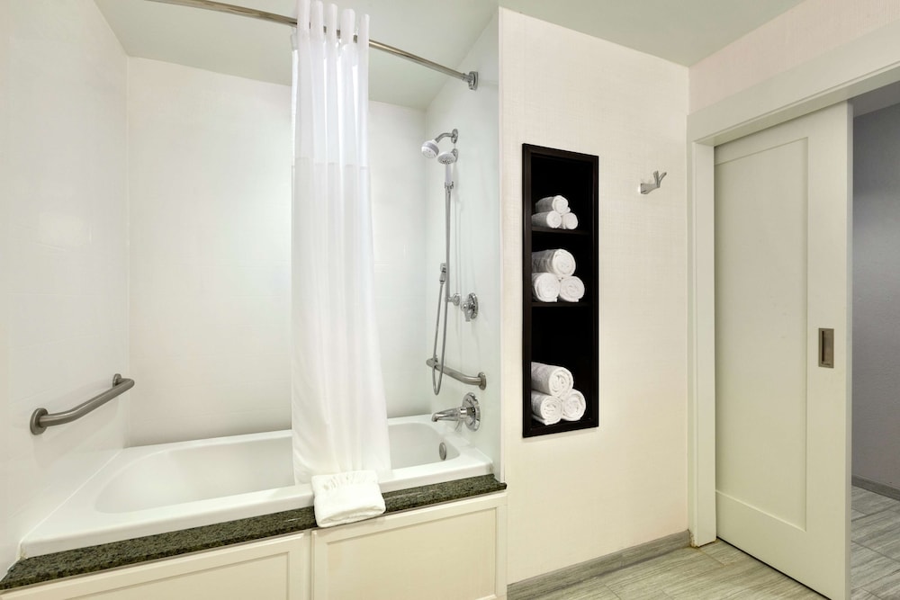 Hampton Inn And Suites Nashville Downtown Tn 31/53
