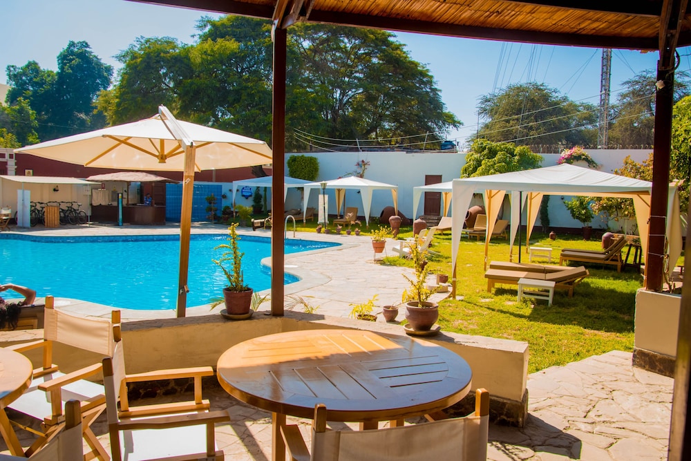 DM Hoteles Mossone Ica 28/29