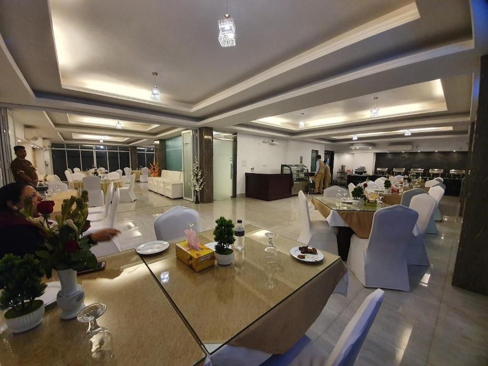 Hotel Aristocrat Inn 34/51