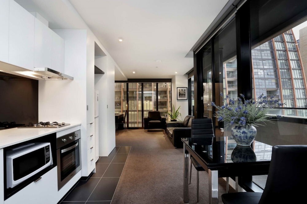 Aura On Flinders Serviced Apartment 65/78