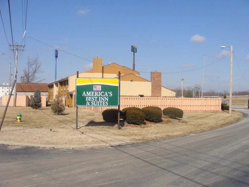 Days Inn & Suites by Wyndham Caseyville 3/20