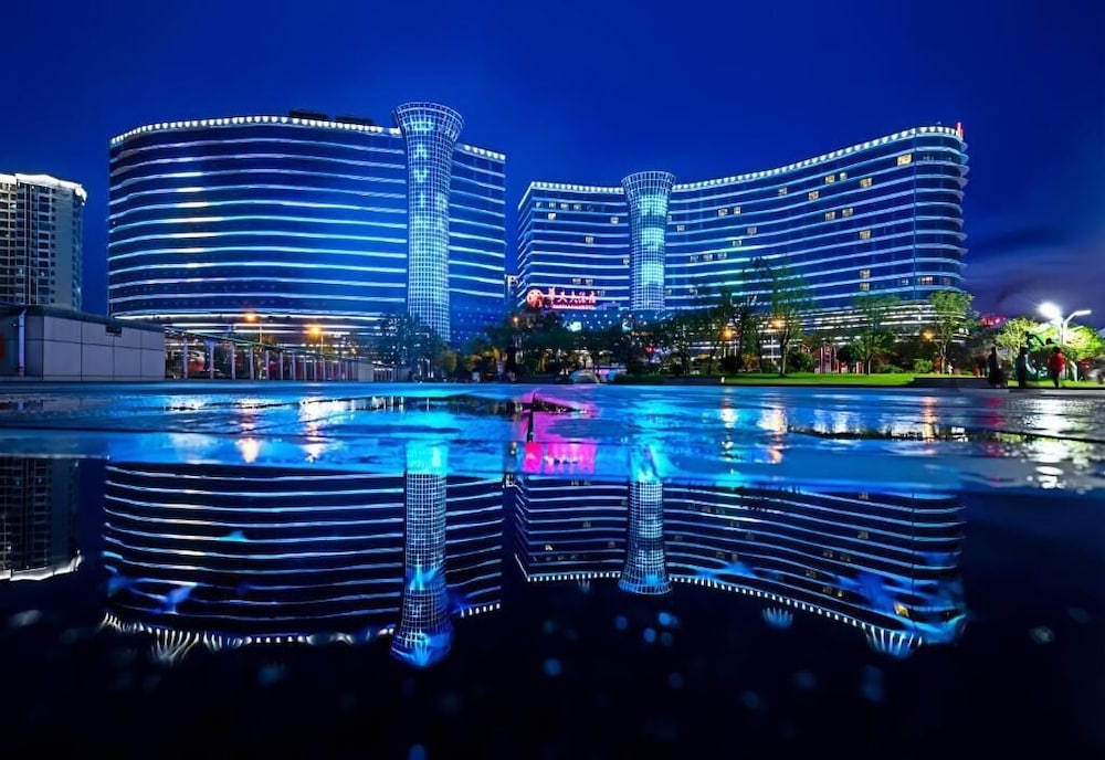 King Maker Grand Hotel 46/49