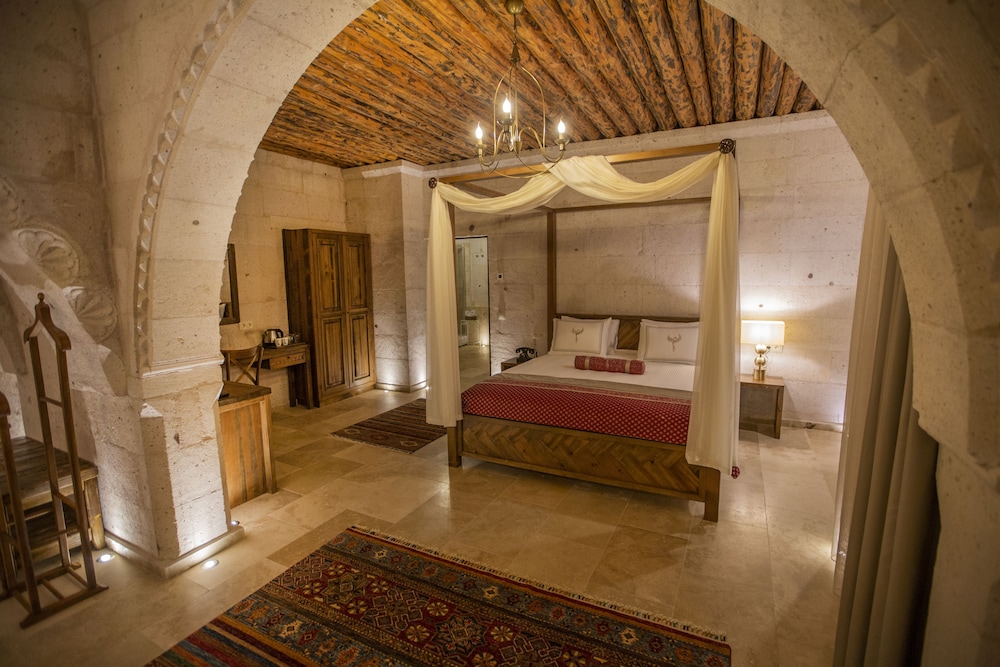 Nino Cave Suites 28/50