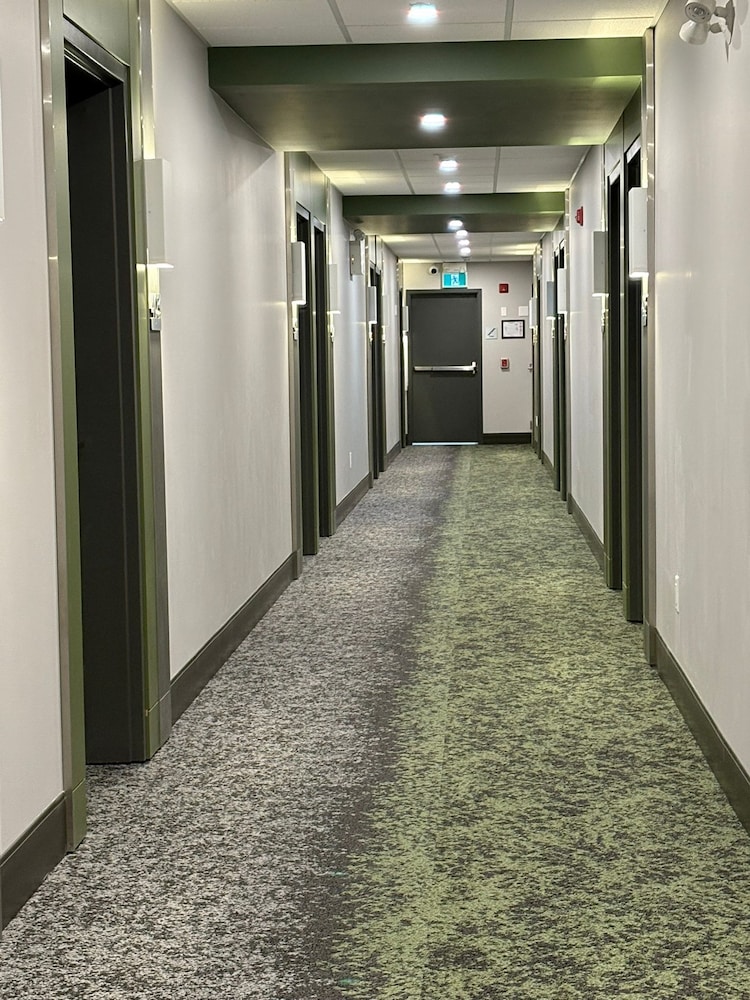 La Quinta Inn & Suites by Wyndham Kelowna BC 48/51