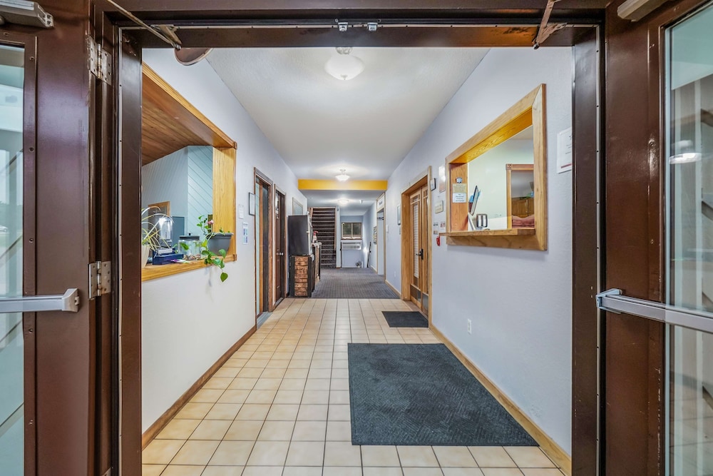 Americas Best Value Inn Marquette 40/46
