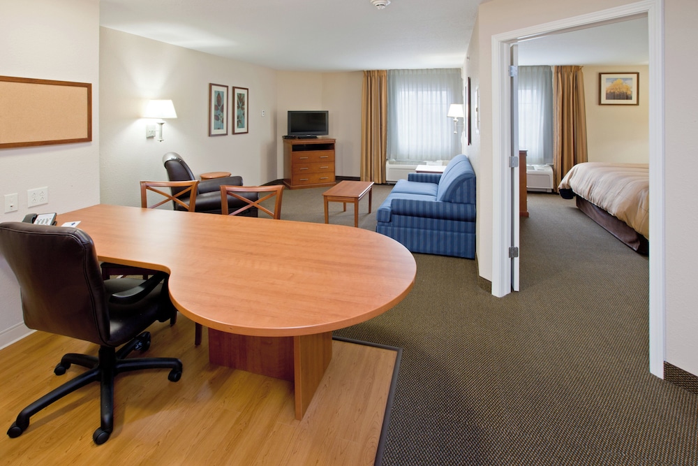 Candlewood Suites Indianapolis East 43/52