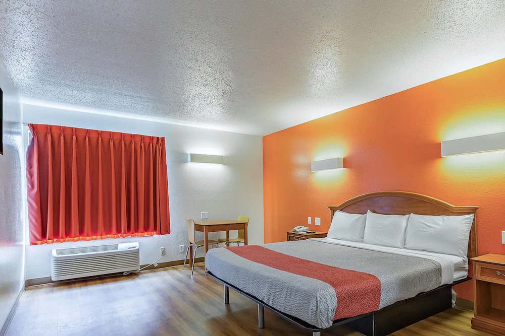 Red Lion Inn & Suites Pontoon Beach 26/55