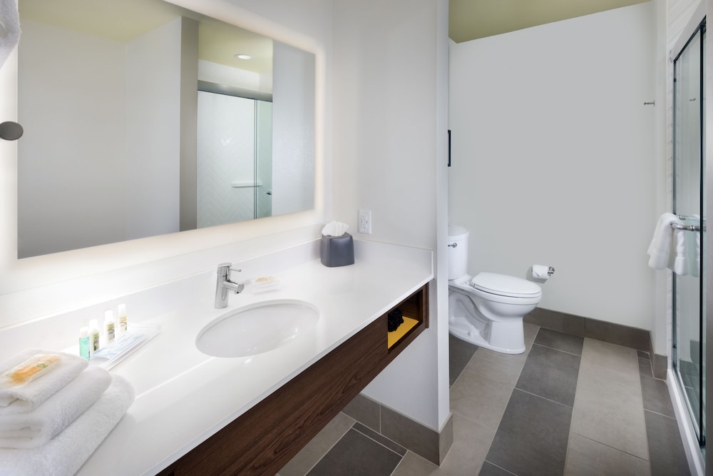 Holiday Inn And Suites Arden Asheville Airport 17/51