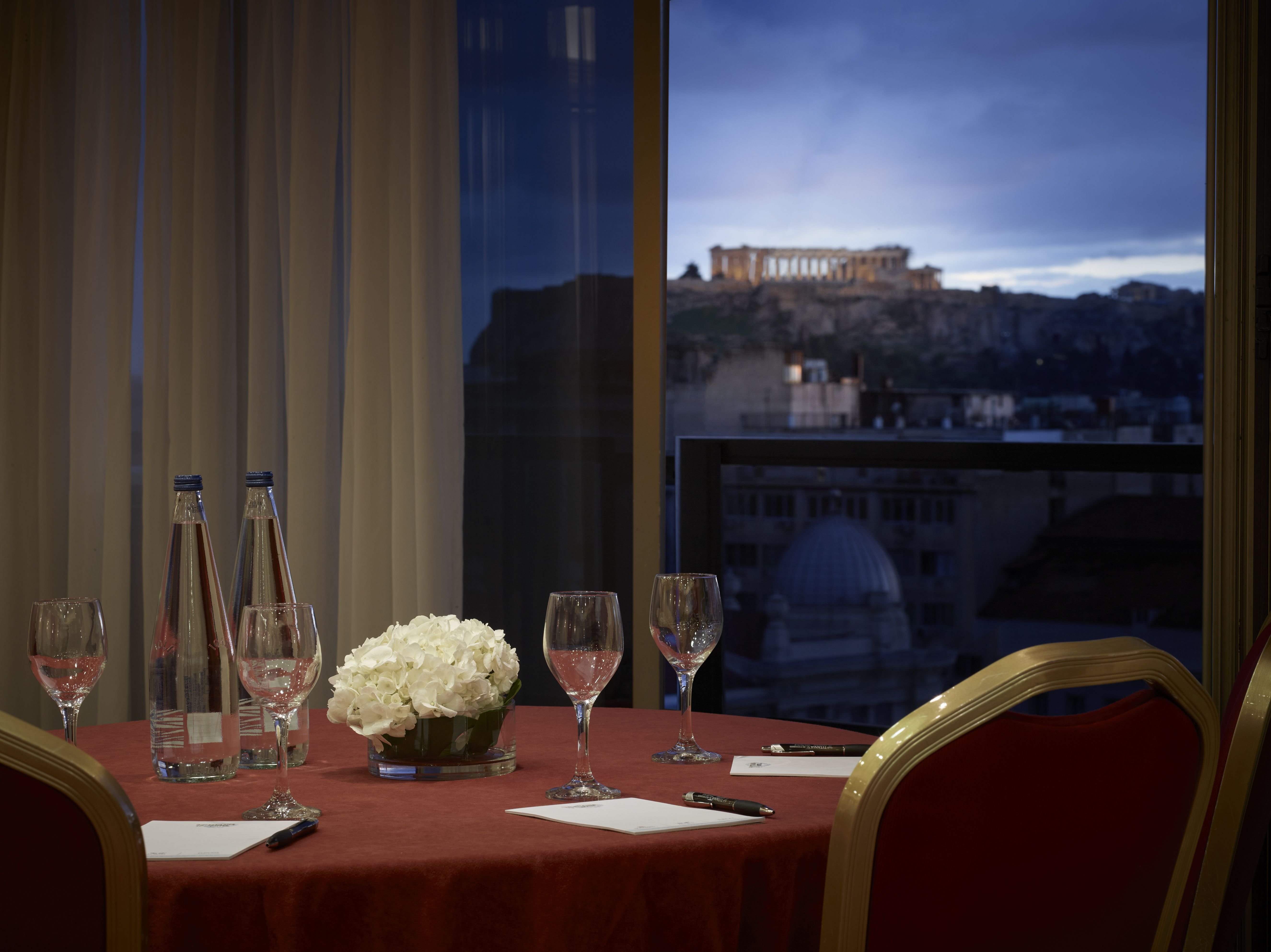 Titania Hotel 42/48