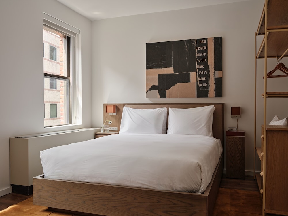 2 BEDROOMS, QUEEN BED, ACCESSIBLE