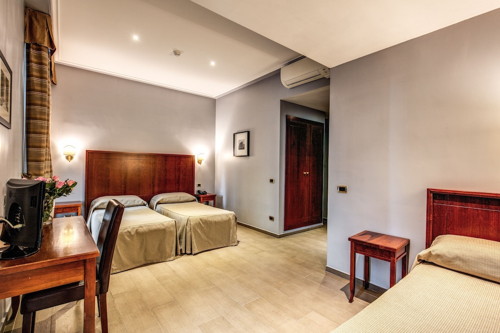 Hotel Taormina Roma 13/56