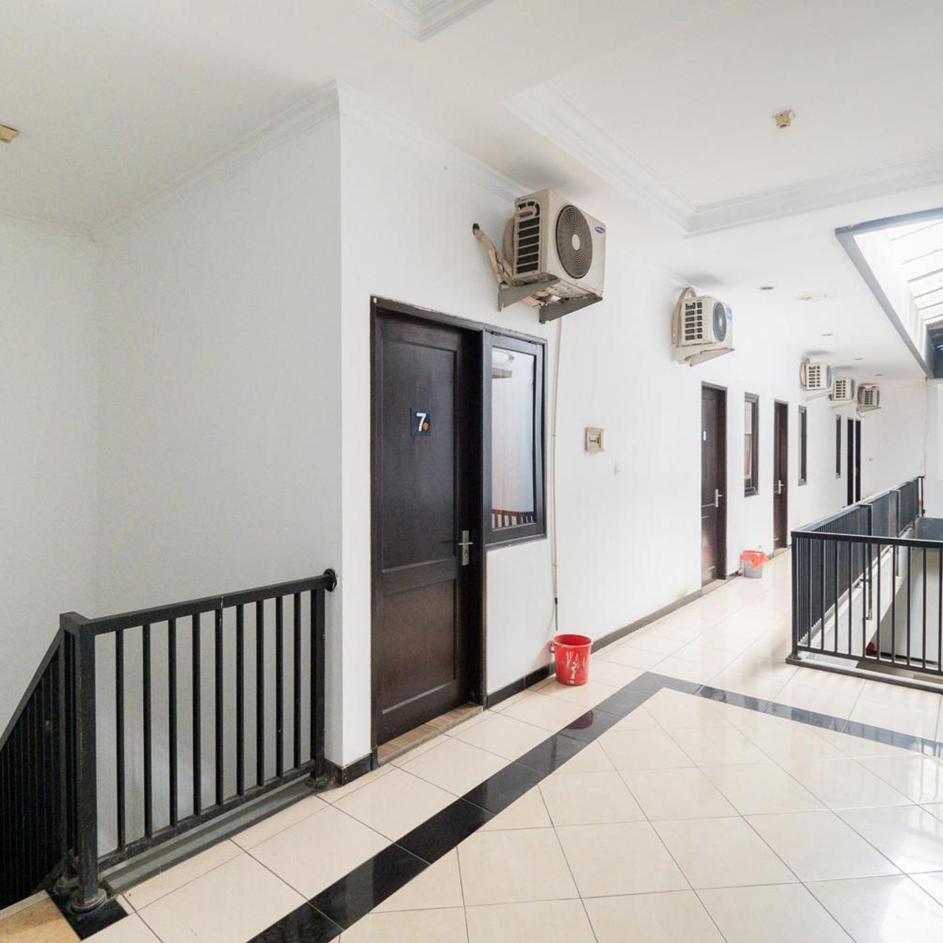 OYO Flagship 90524 Holistay Surabaya New 4/33