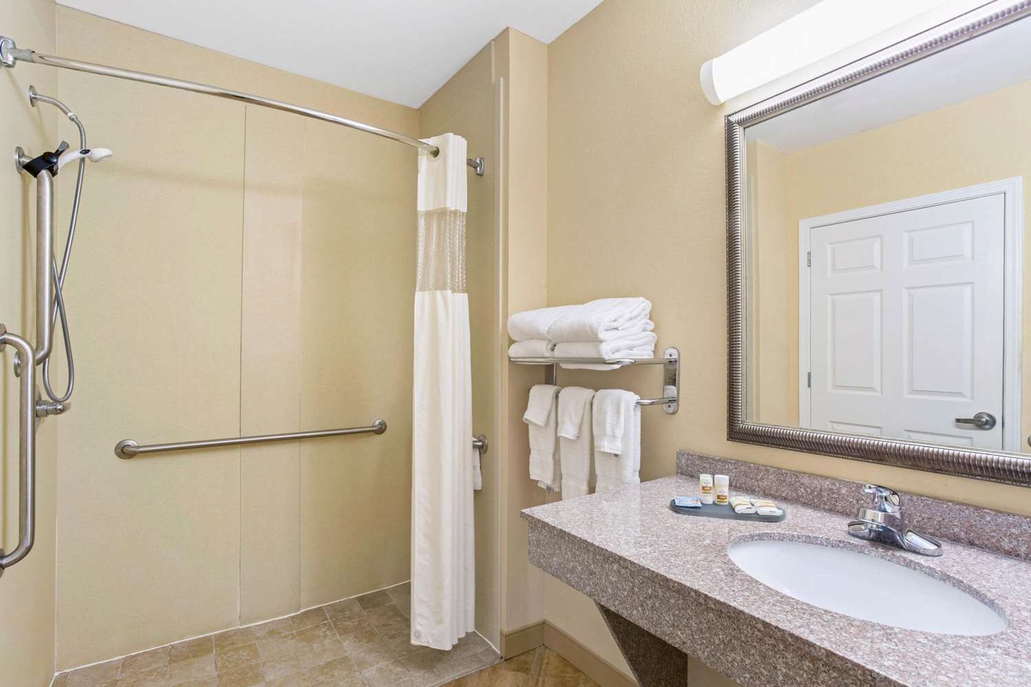 La Quinta Inn Suites By Wyndham Mobile Satsuma Saraland 49/50