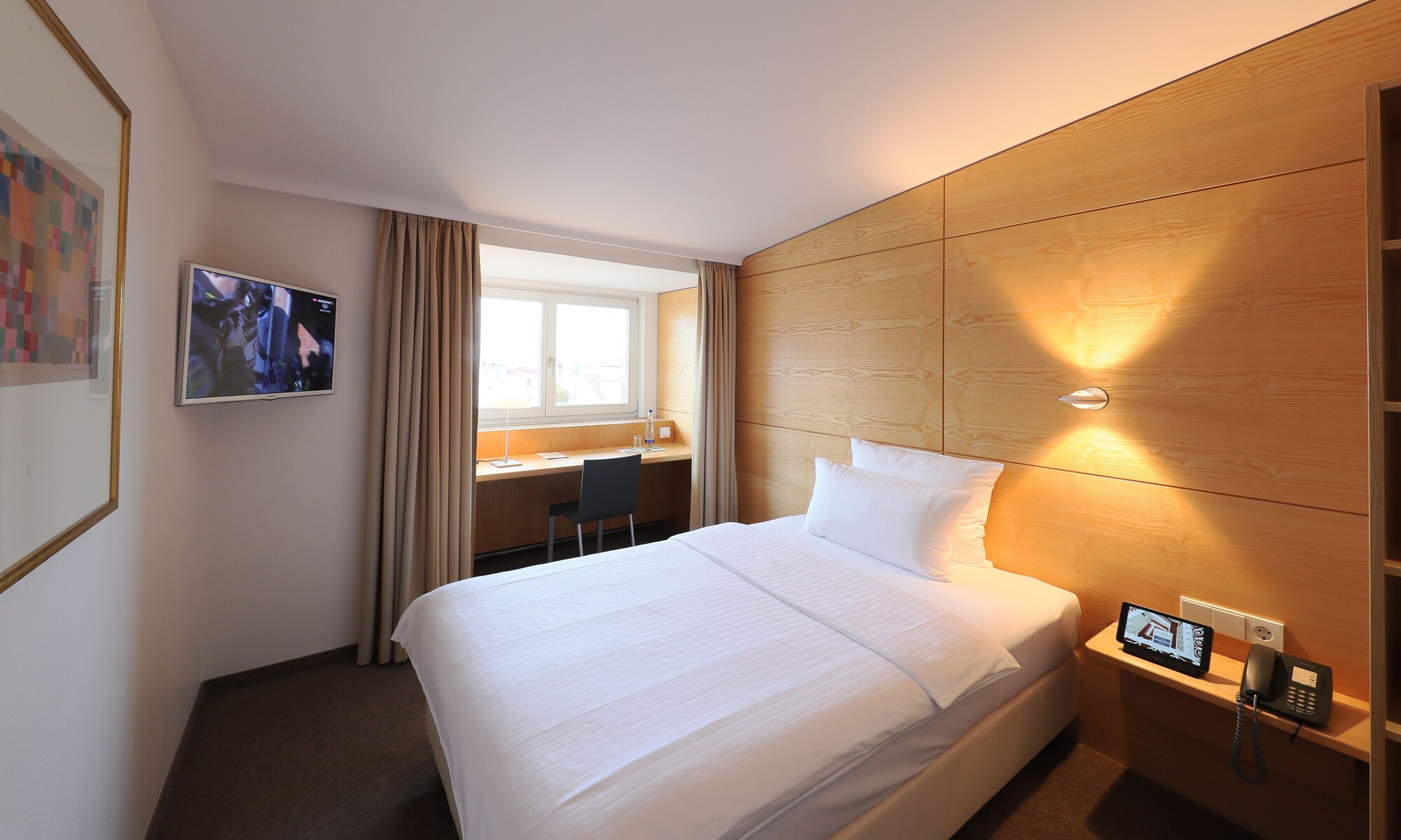 ROOM, SINGLE