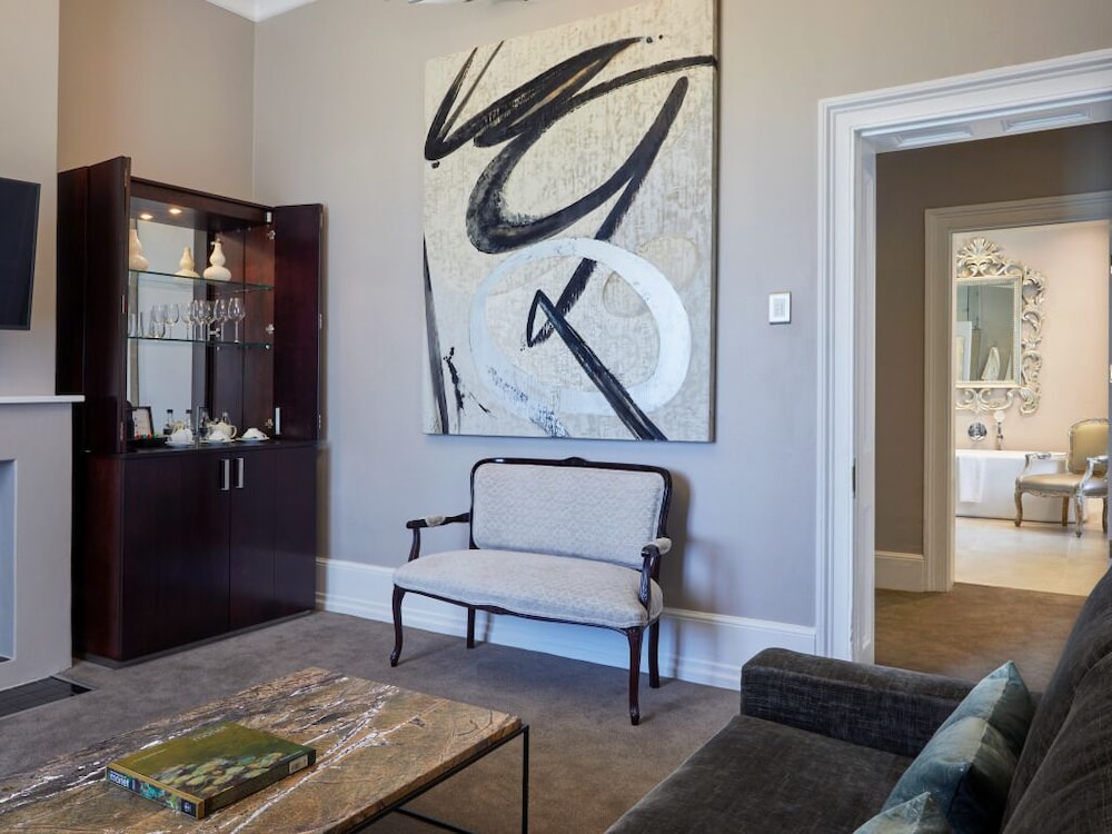 Dock House Boutique Hotel 6/49