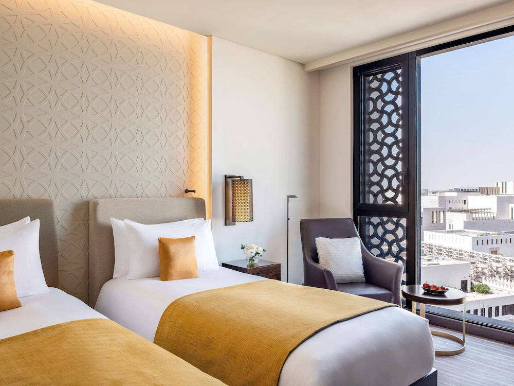 1 BEDROOM, DELUXE, SUITE, KING BED, LIVING AREA