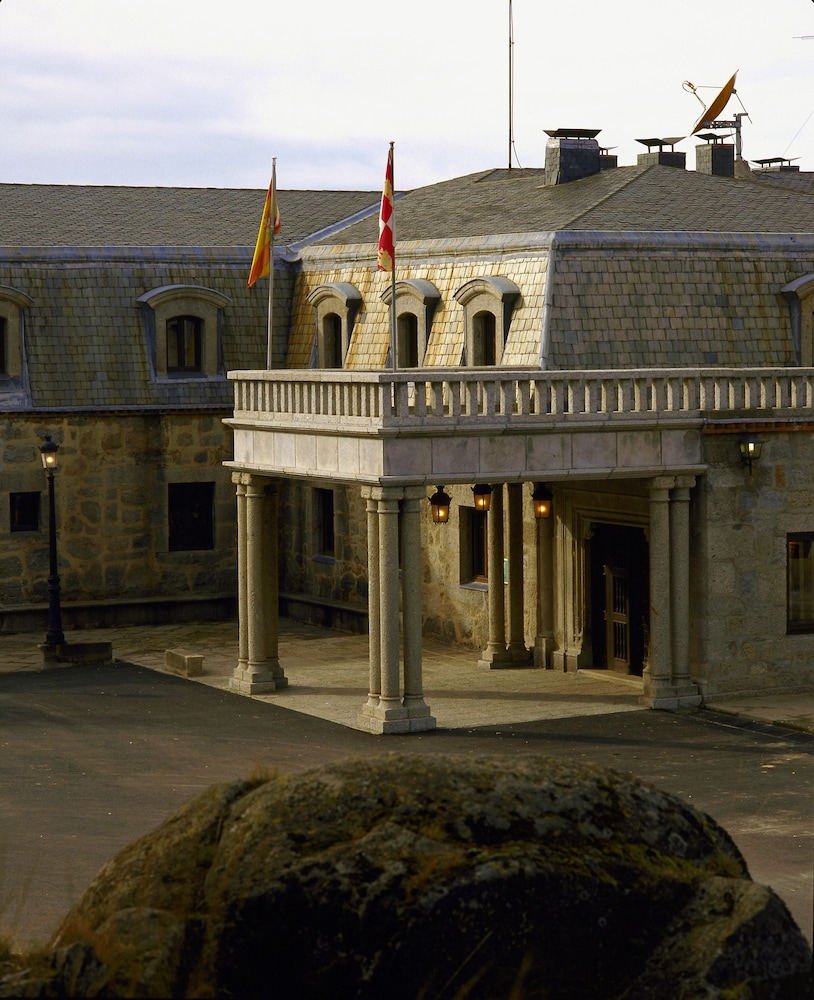 Parador De Gredos 1/49