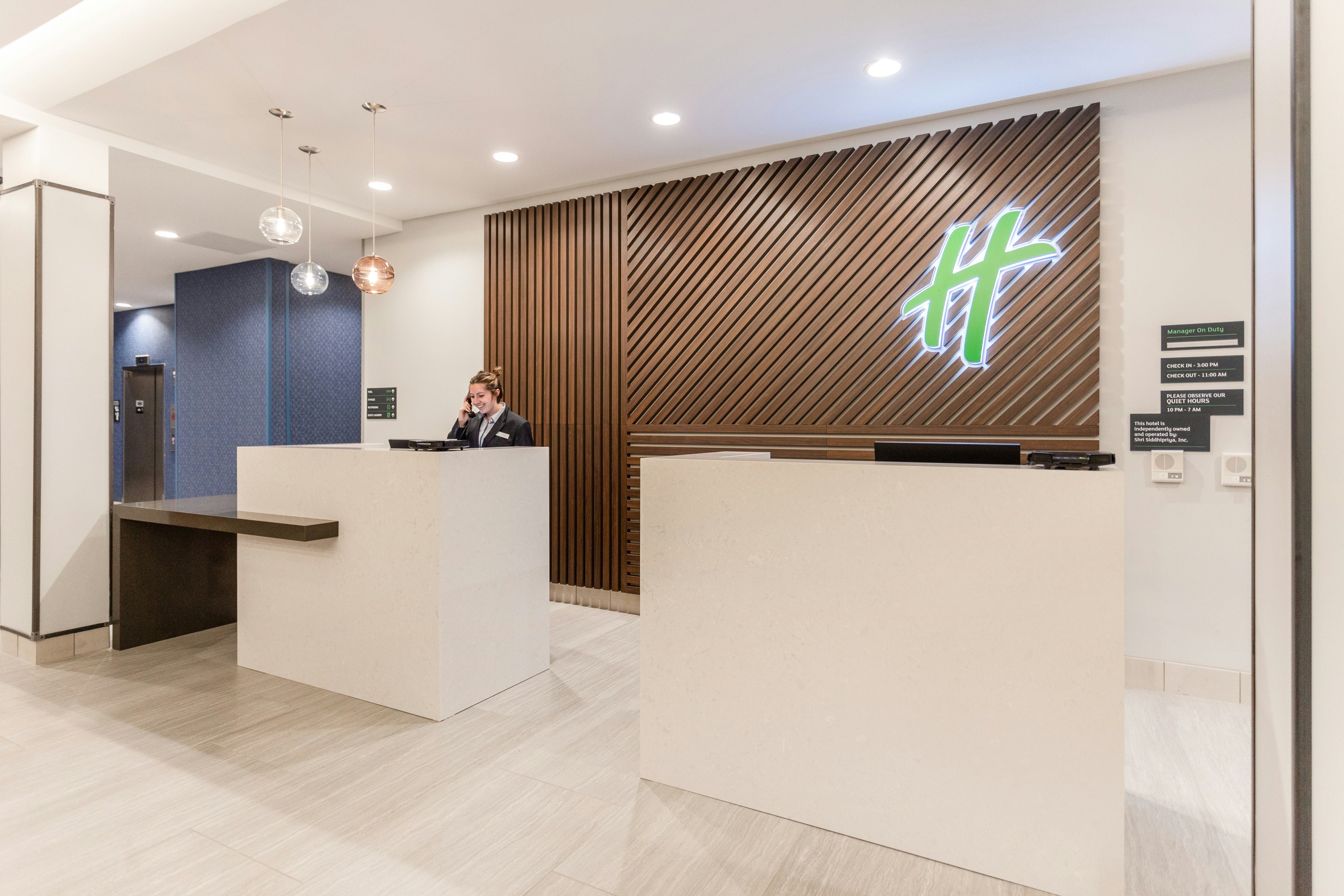 Holiday Inn & Suites Cedar Falls - Waterloo Event Ctr 5/50