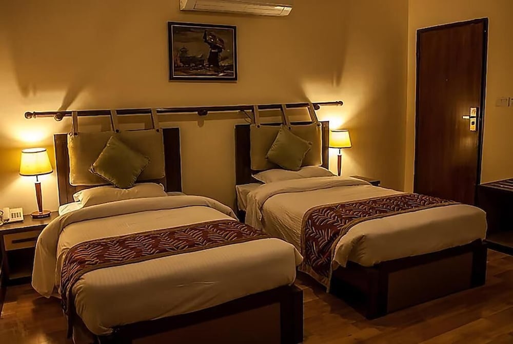 Pauwa Kathmandu 9/15