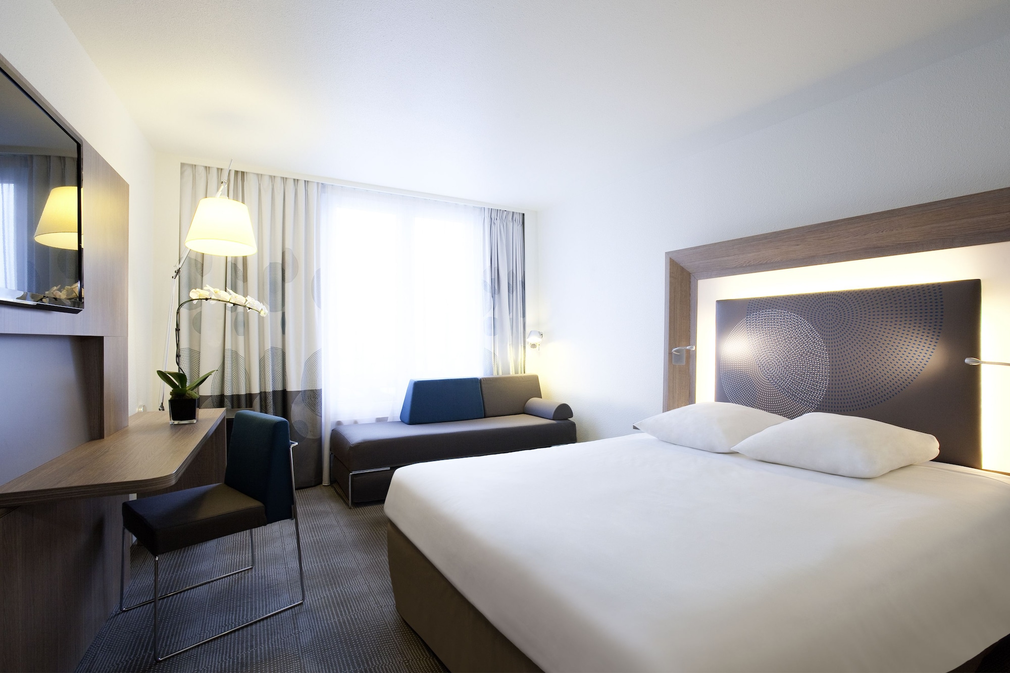 Classic, Double Bed, Sofa, NOVOTEL LILLE AEROPORT 3/10