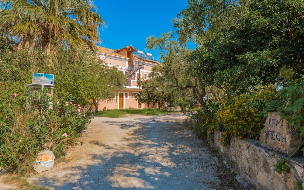 KAVOS PSAROU STUDIOS & APARTMENTS 28/37