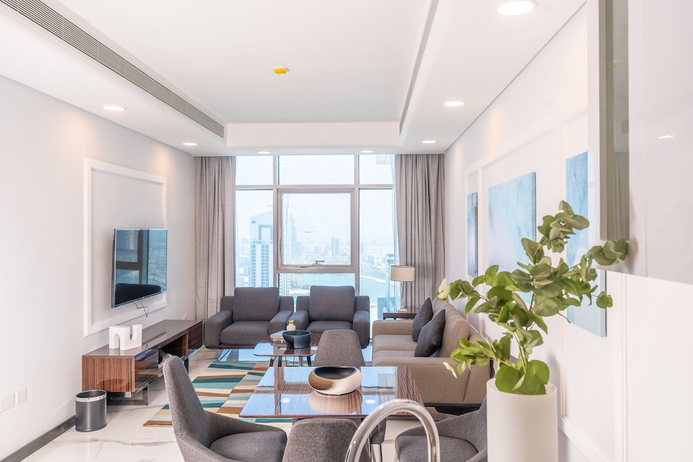 S Plaza Suites Hotel 43/70