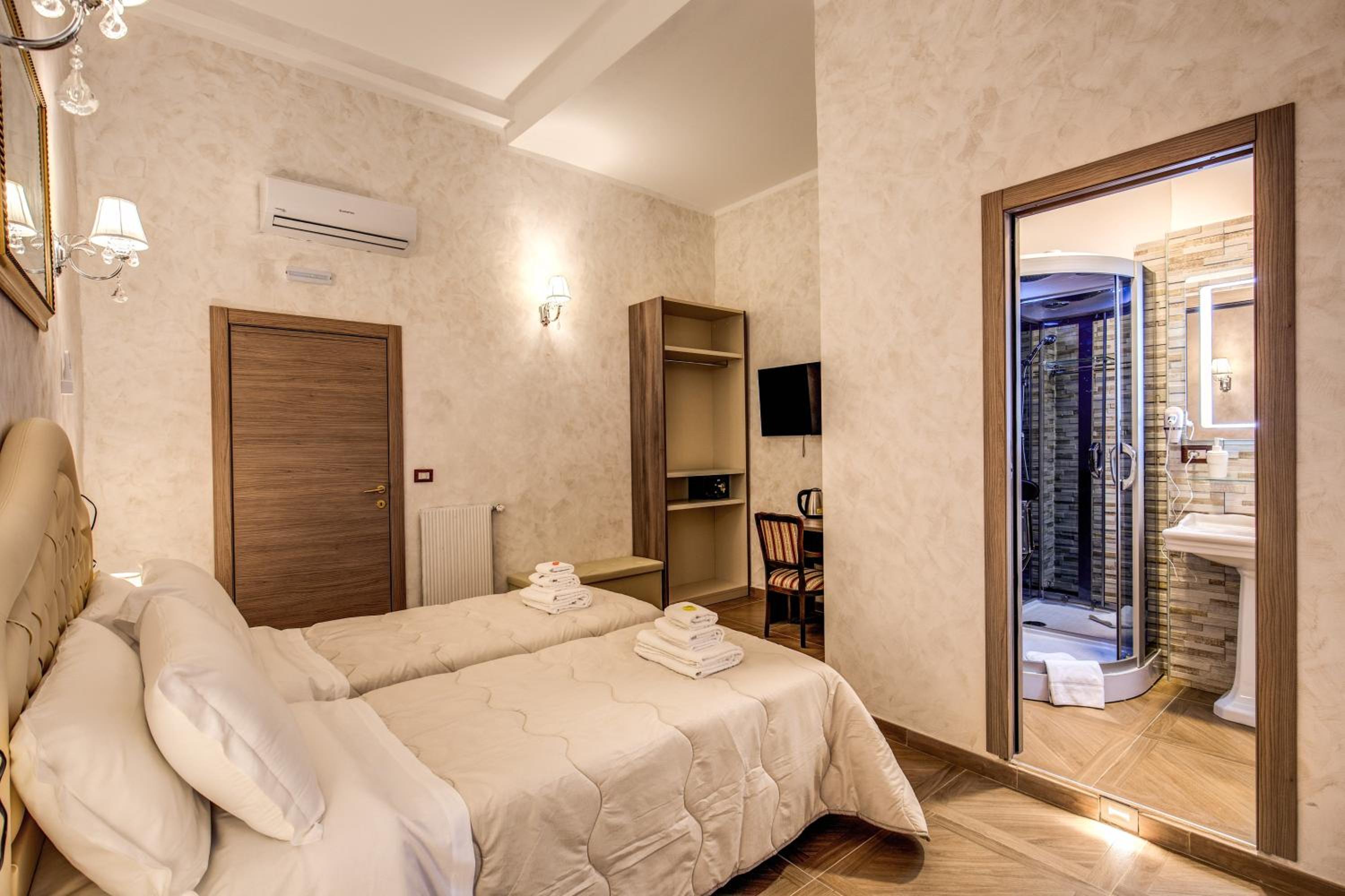 Room, Triple