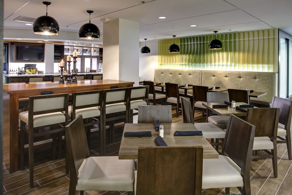 HOLIDAY INN FRANKLIN - COOL SPRINGS 46/64