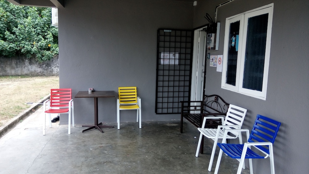 Kemaman Lodge & Cafe - Hostel 10/12