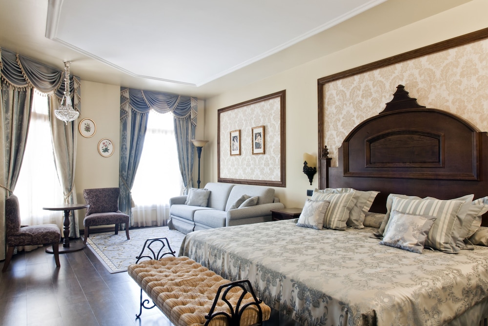 PortAventura Hotel Lucys Mansion 11/40