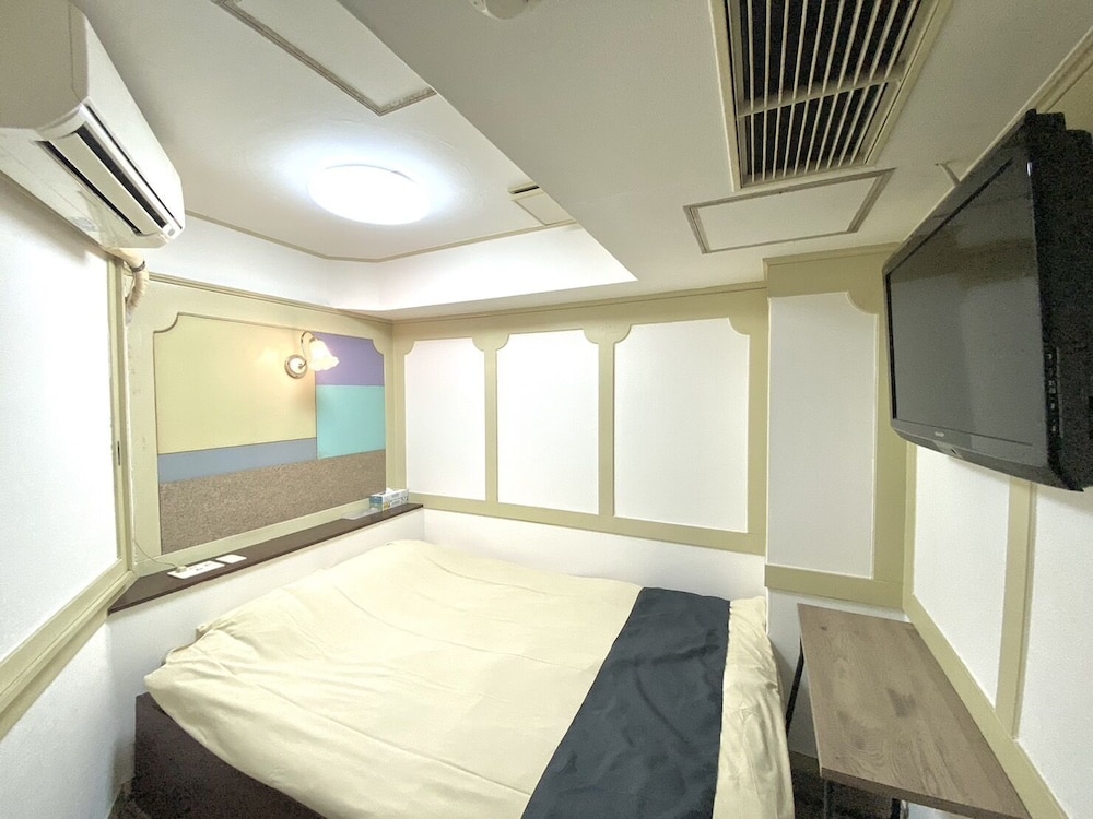 ROOM, DOUBLE BED