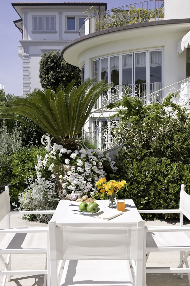 Hotel Il Negresco in FORTE DEI MARMI
