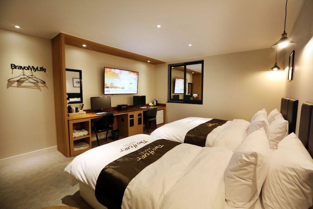 Two Heart Hotel 10/15