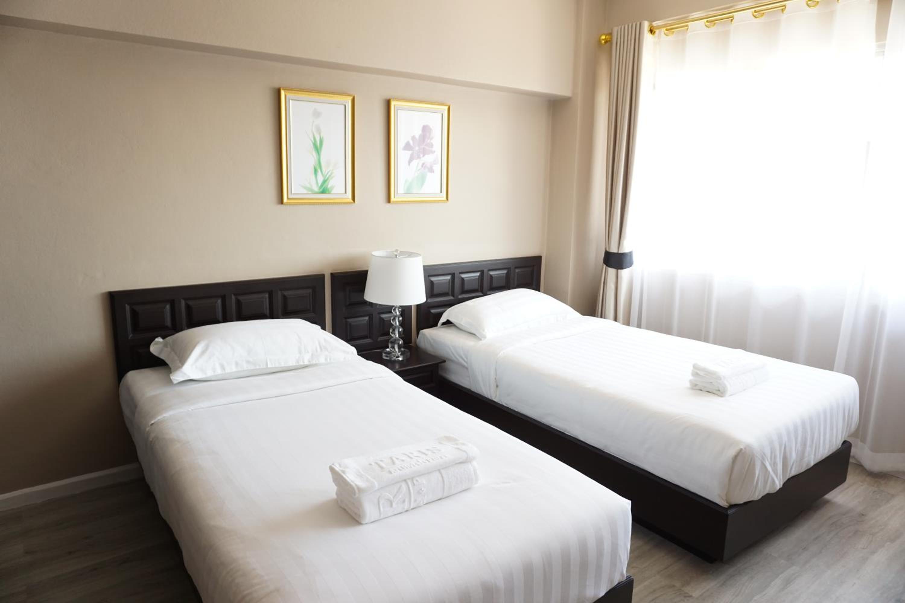 Taris Art Hotel Phrae 24/96