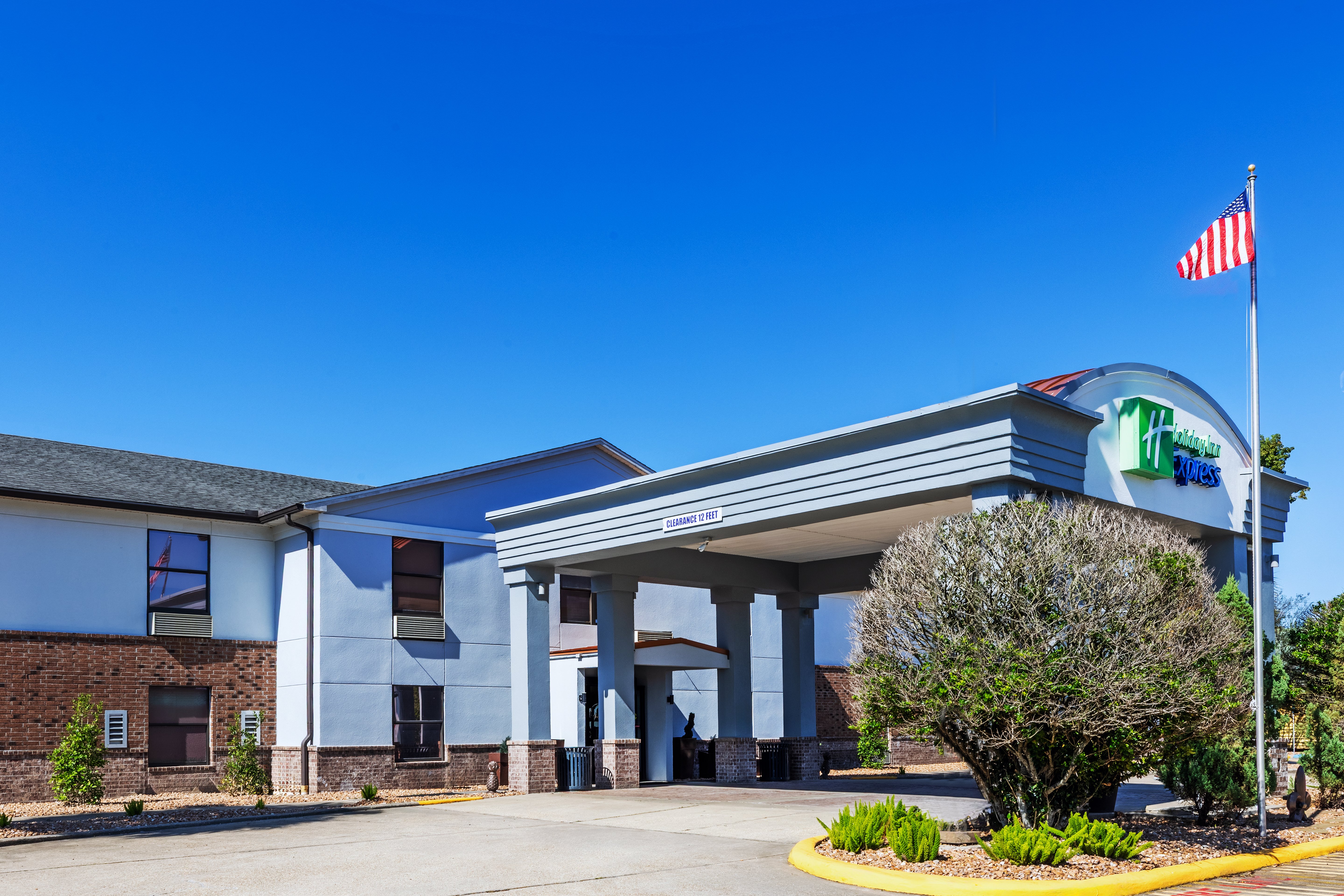 Holiday Inn Express Breaux Bridge-Henderson 5/72