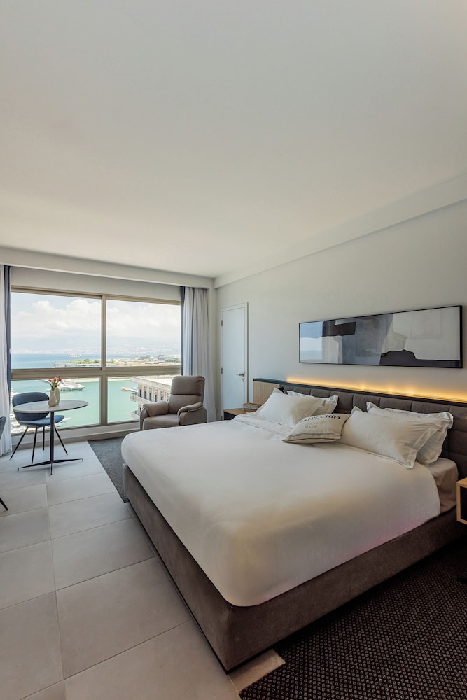 The View - Saint George Hotel 16/49