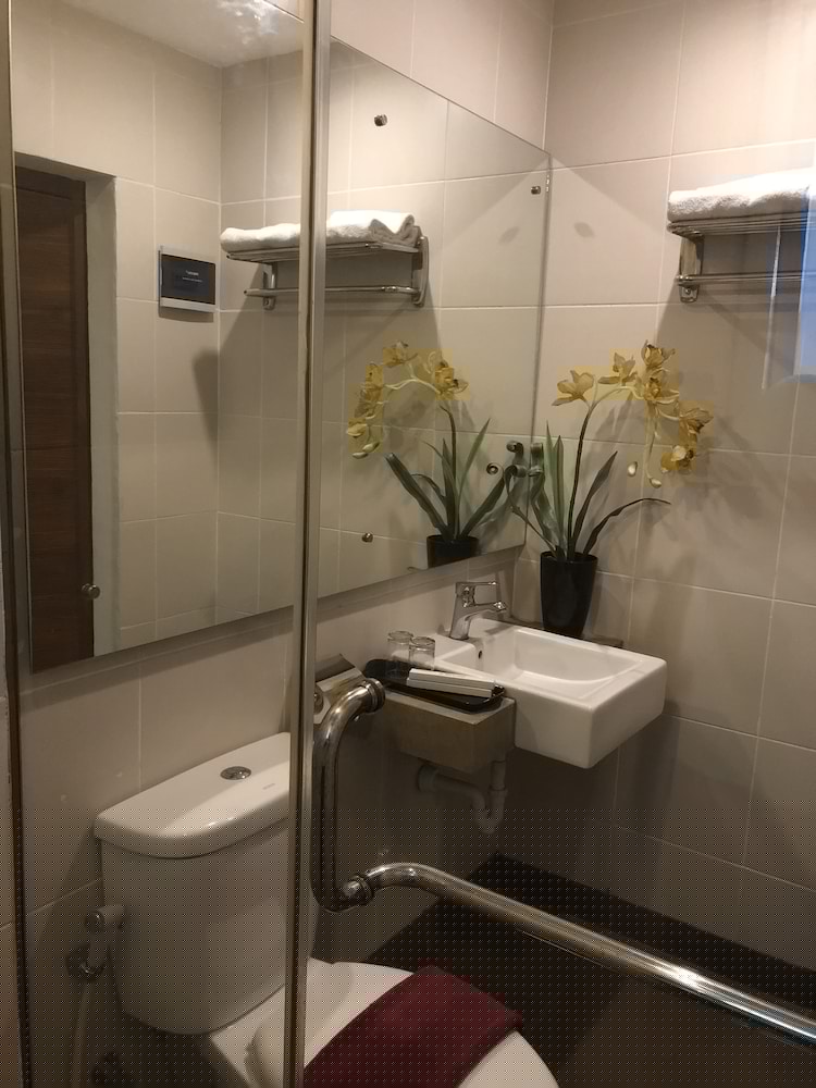 Burza Hotel 12/33